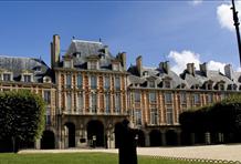 Le Pavillon De La Reine